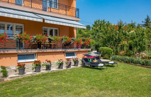 Apartment Flowers - Photo 37