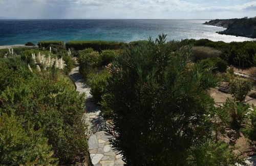 Sophia Villa Paros - Beachfront Villa at Lolantonis - Photo 36