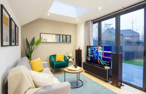 A beautiful Two Bedroom Flat with Garden & Parking - Photo 10