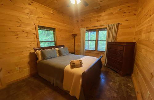 The cozy Lazy Laurel with year-round mountain views, hot tub, fire pit - Foto 14