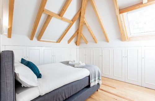 Bright 3BR Flat w/ AC in City Center by LovelyStay - Photo 8