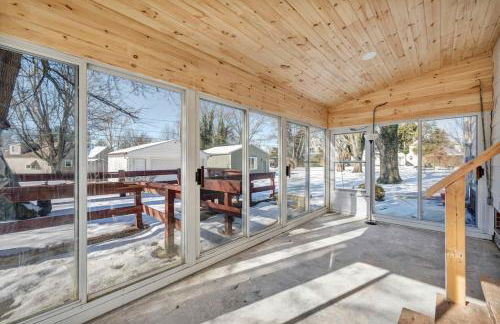 NEW! Modern Retreat Near CLE-Game Room-Renovated - Foto 35