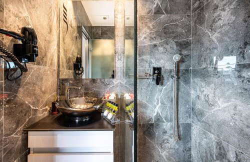 Moon Boutique Hotel - Ultra Luxury Suites with Pool, Perfect for Fun and Relaxation By Villa Mana Gers - Photo 55