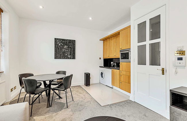 A One-bedroom Apartment Situated In Central London - Foto 6