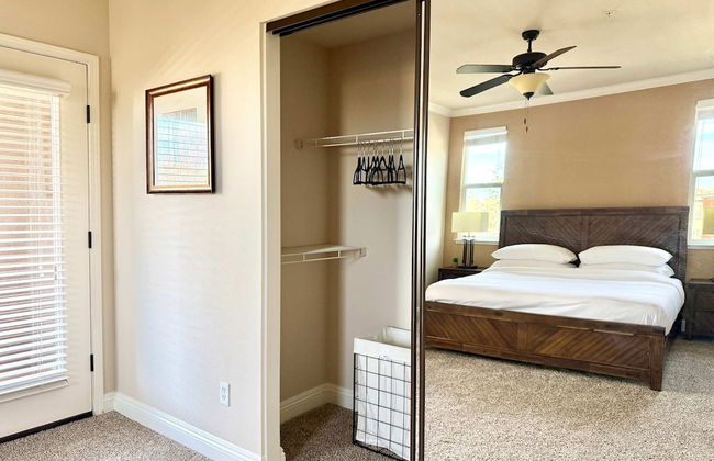 New Elegant 1BR Retreat Heated Pool Gym Sauna - Photo 5