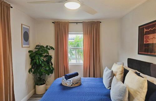 The Ruby - Hot Tub - King beds - Close to LMC - Foto 27