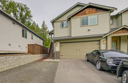 Easy Commuting! Modern SeaTac Unit with Fireplace - Foto 26