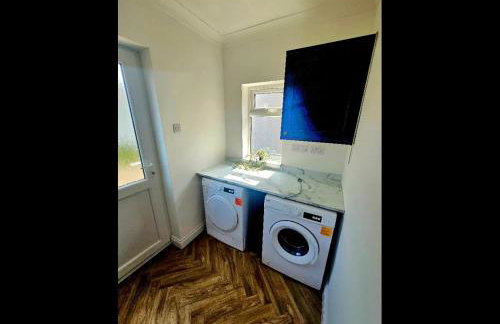 Newly refurbed - sleeps 6 - long stay - Foto 19