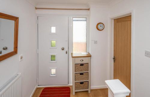 Splendid House Great Location to WAVE Surf & South West Water Park - Super Garden By STAE-Homes - Foto 20