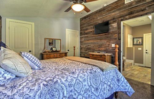 Newly Remodeled Home with Yard in Downtown Caliente! - Foto 19