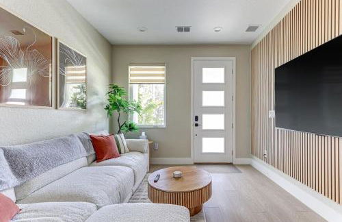 Chic & Spacious 4 Bedroom 3 Full Bathrooms Retreat in West Tampa and Pvt Backyard - Foto 11