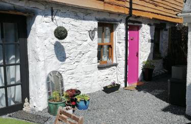 Claires Cottage - Photo 1