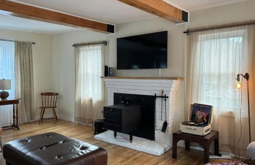 Dual-Home Berkshire Retreat Sleeps 16 - Foto 48