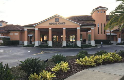 Spacious 4 BR Townhouse with 2 King Size Master Bedrooms, 3 miles to Disney, Free WiFi and Free Parking - Foto 38