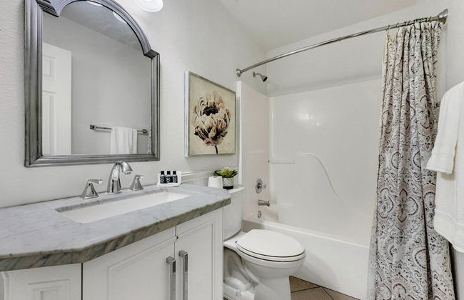 La Pryor Gilbert - Photo 26