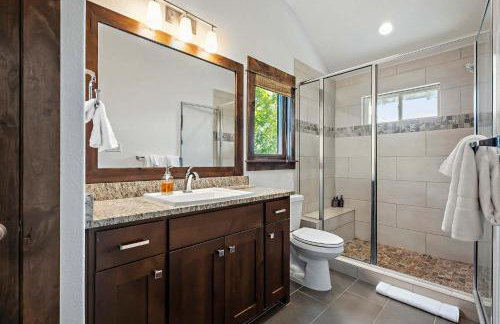 Lake Travis Luxe Villa - 4BR, Pickleball & BBQ - Foto 24