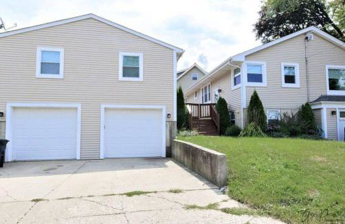 Chain O Lakes Nautical 4Bed 3Bath Waterfront with Bonus Room, Large Deck and Hot Tub - Foto 17