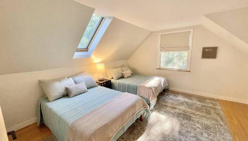 Quiet Family Friendly Home w/ Backyard [Owls Nest] - Photo 3