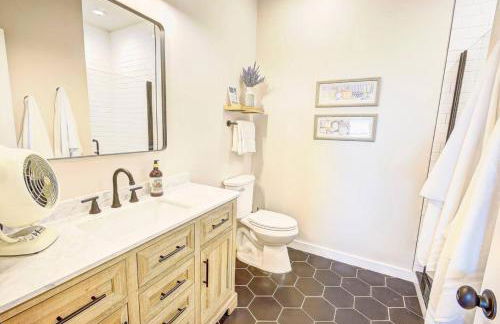 Winters Lodge at Little Ranches 5 min to Square - Foto 14