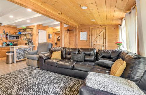 Glamping Getaway at Lake Carmi Cabin! - Foto 5