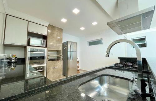 Casa Espaçosa com 5 Quartos Piscina Privativa 300m da Praia Ar condicionado em todos cômodos - Foto 29