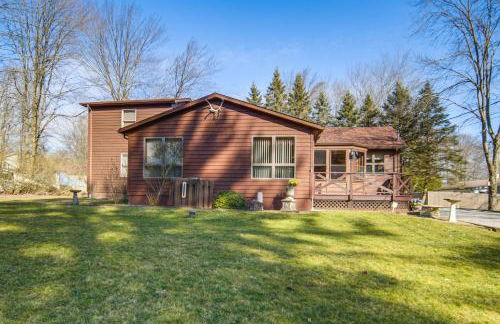 Charming Pymatuning Lake House Near Park and Beach - Photo 37