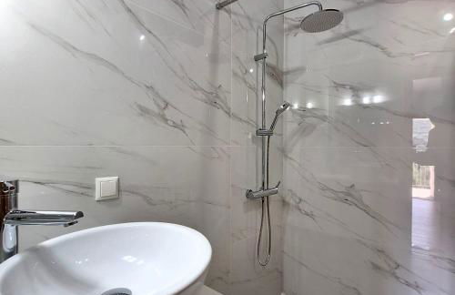 DJoumas Villa - Photo 42