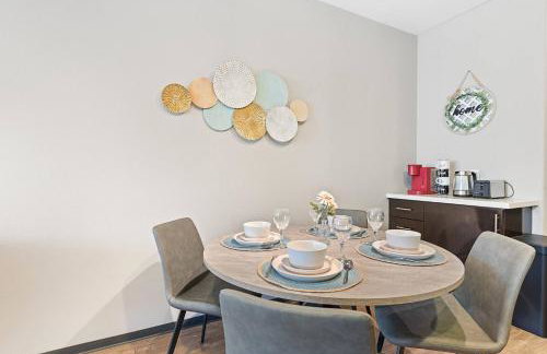 5-Star Irvine | Luxe 2BR w/ Pool, Gym & Parking - Foto 12