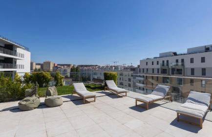 Soft Modern Flat With Pool & Gym by LovelyStay - Photo 2