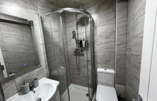 Selly Oak Near QE and UoB - 5 Bed Ensuite - Perfect for groups and contractors - Foto 15