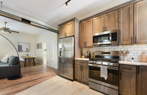 FREE Parking, Netflix in East Liberty By Parks and Uni - Foto 10