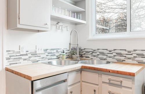 Stylish 3br Cozy Home 10min Drive from ND! - Foto 25