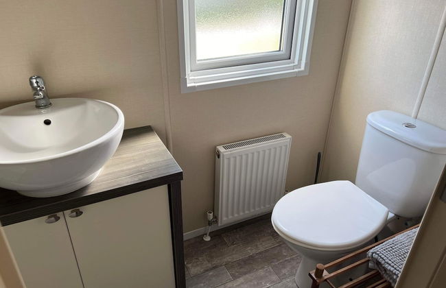 Inviting Luxury 2-bedroom Caravan in Hunstanton - Photo 10