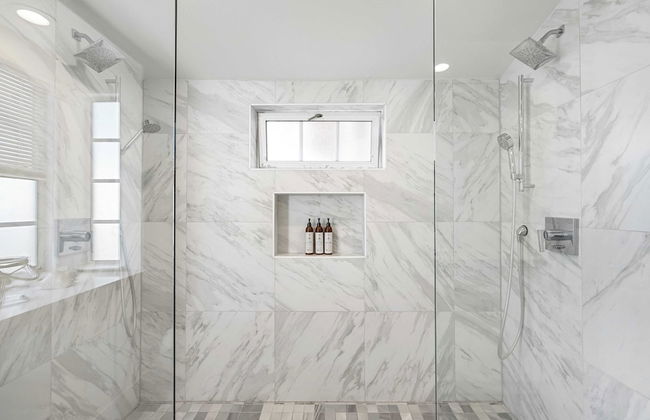 Canalfront Charmer by Avantstay Waterfront w/ Shared Dock + Hot Tub - Foto 22