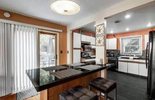 Spacious Family Getaway - Near Cleveland Clinic - Foto 16