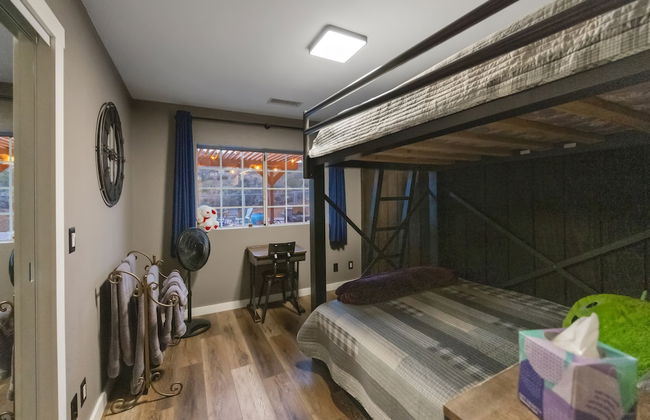 New Luxury Prescott Lynx B B 4k ft2 Sleeps 22 - Photo 16