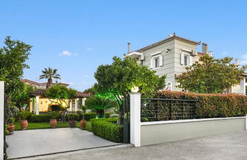 Corinthian Green Villa - Photo 2