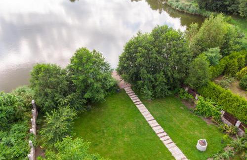 Dom nad jeziorem z prywatnym pomostem i lodka - Wifi i parking w cenie - Foto 12