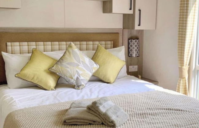 Caravan - Sleeps 6 - Pets Ok - Decking - Parking - Foto 5