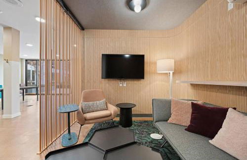 Charming 2BD2BA Apt Near DT-PetFriendlyWiFi - Foto 3