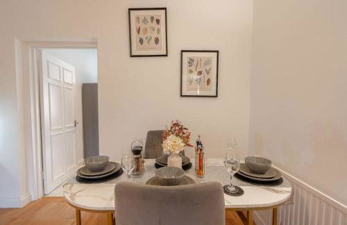 Cosy 3BR House by D3 Short Stay, Sleeps 8, Free on-site Parking & Garden - Foto 10
