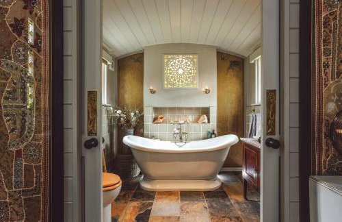 The Challoners - Photo 14