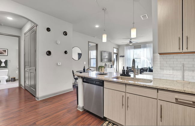 Ebony Ivory Midtown King Bed - Foto 15