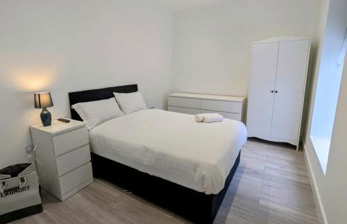 Spacious 4 Bedroom Home - Foto 12