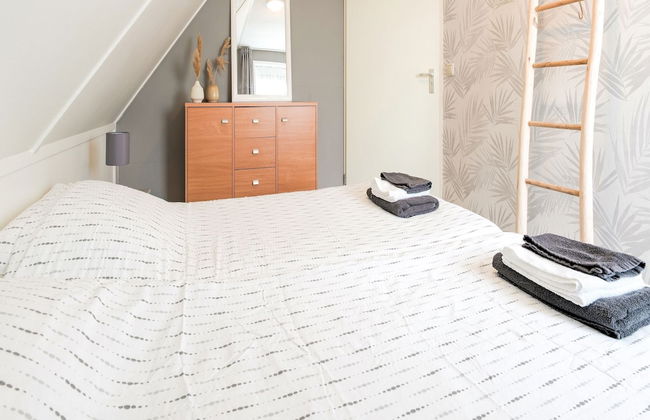 Captivating Holiday Home in Zeewolde near Forest - Photo 8