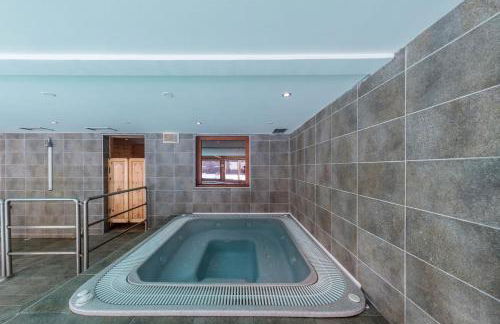 Cozy 4 bedroom duplex apartment, spa residence - Photo 12