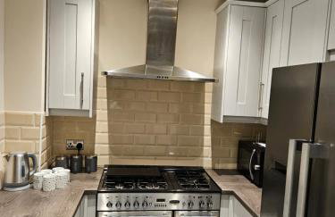 Lister Park Bradford 2bed Detached Cottage House Parking Cinema Screen Games Room - Foto 19