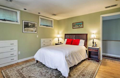 Peaceful Goshen Cottage with Screened Porch and Views! - Foto 12