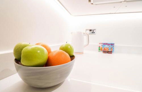 The Booker Retreat - Bright 1BR Top Floor Apt with Free Secure Underground Parking - Foto 8