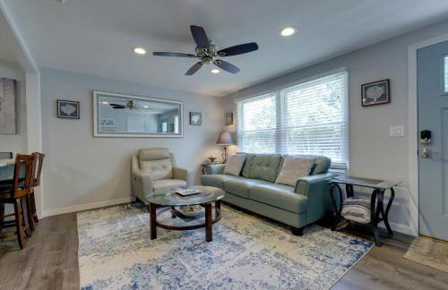 Coastal Getaway with Porch, 2 Mi to Niantic Beach! - Foto 8